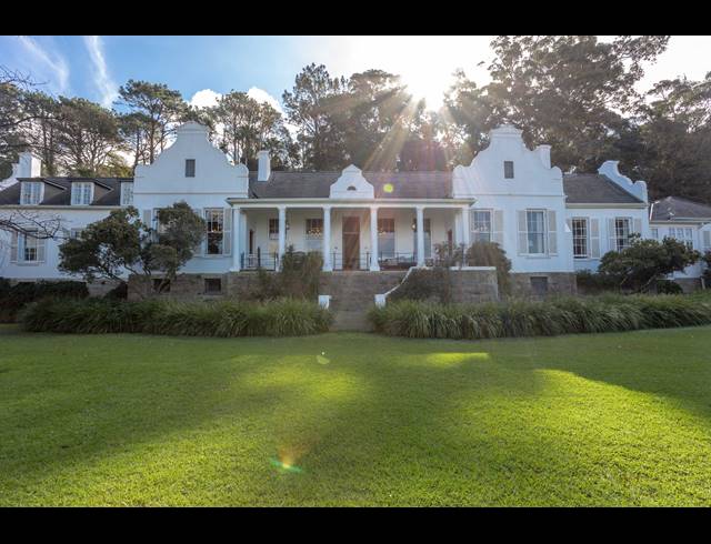 5 BEDROOM FREESTANDING TO LET IN CONSTANTIA